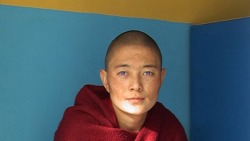 Un giovane monaco
